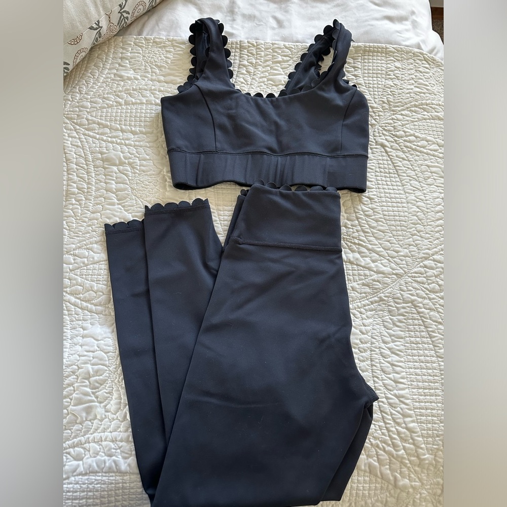 IVL Scalloped workout set